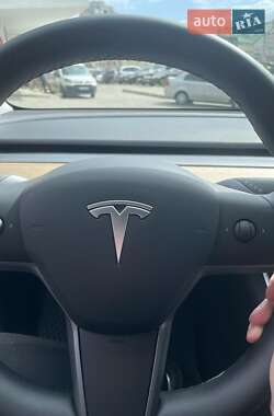 Седан Tesla Model 3 2020 в Львове