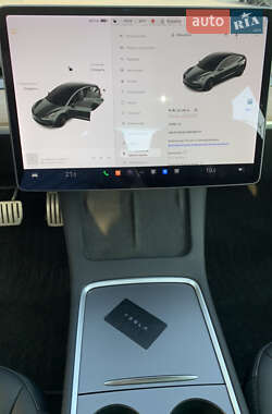 Седан Tesla Model 3 2021 в 