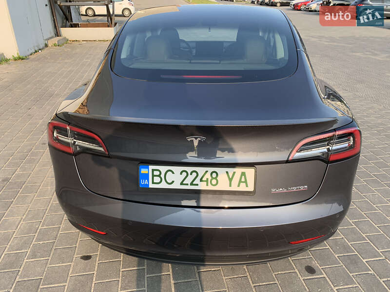 Седан Tesla Model 3 2021 в Львове