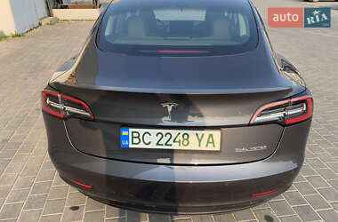 Седан Tesla Model 3 2021 в 