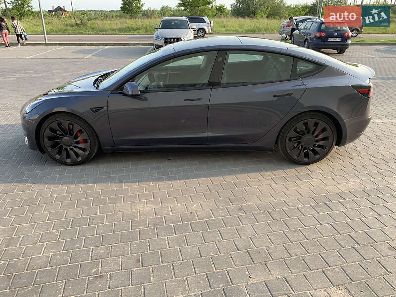 Седан Tesla Model 3 2021 в Львове