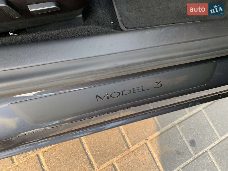 Седан Tesla Model 3 2021 в Львове