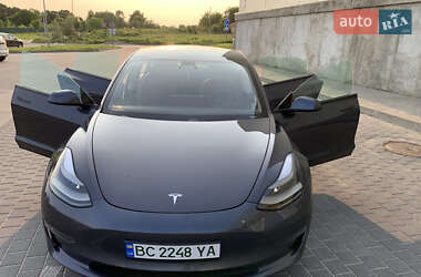 Седан Tesla Model 3 2021 в 