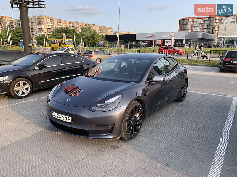 Седан Tesla Model 3 2021 в Львове