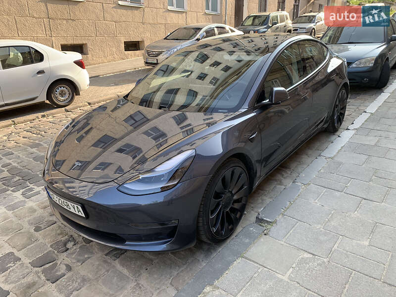 Седан Tesla Model 3 2021 в Львове
