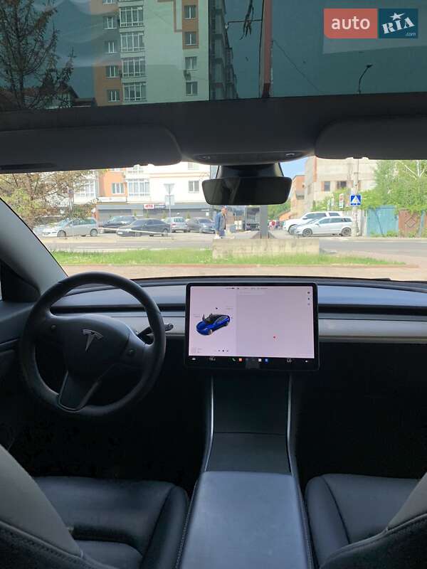 Седан Tesla Model 3 2020 в Ивано-Франковске