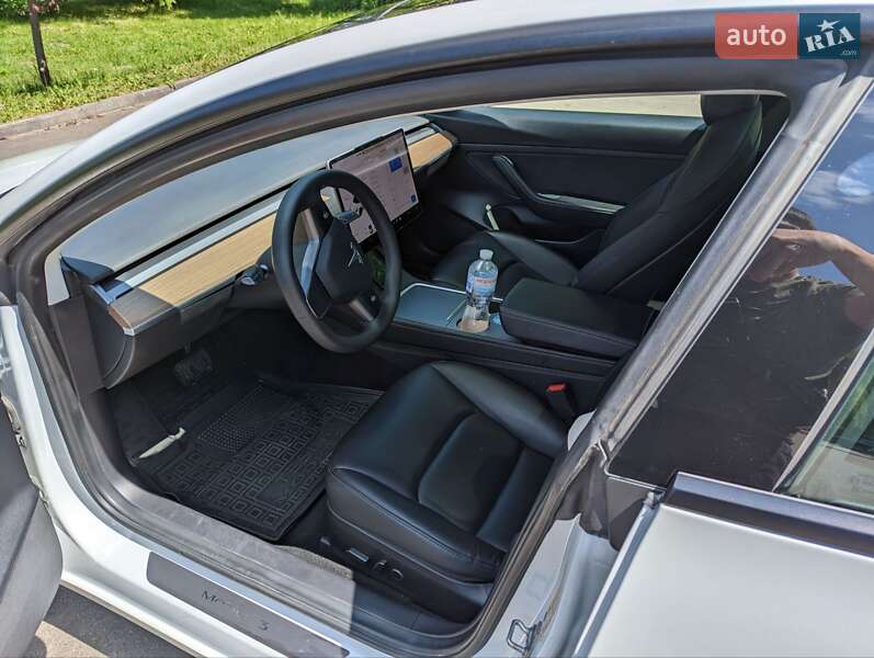 Седан Tesla Model 3 2020 в Рівному