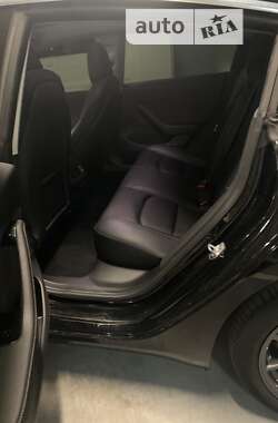 Седан Tesla Model 3 2020 в 