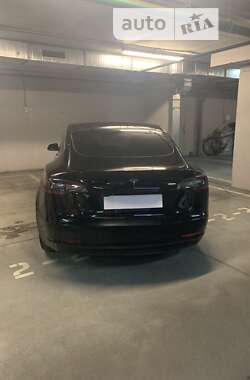 Седан Tesla Model 3 2020 в 