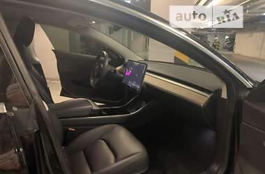 Седан Tesla Model 3 2020 в 