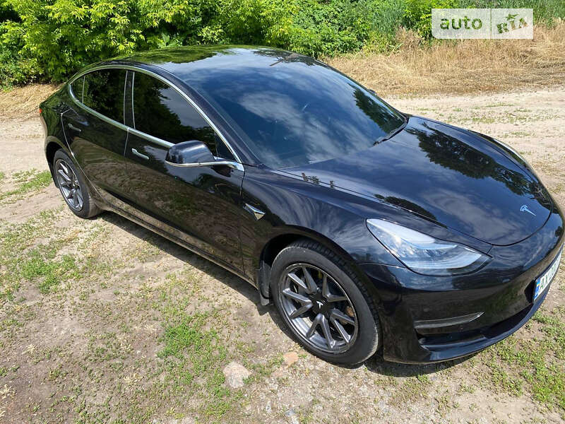 Седан Tesla Model 3 2018 в Валках