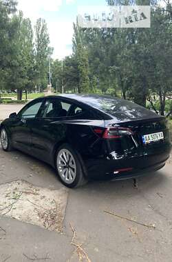 Седан Tesla Model 3 2021 в 
