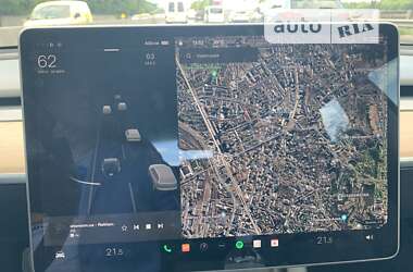Седан Tesla Model 3 2021 в 