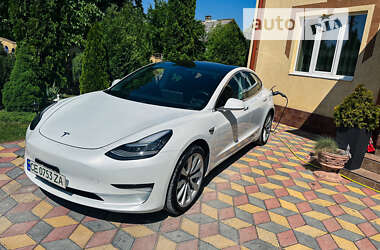 Седан Tesla Model 3 2018 в Новоселице