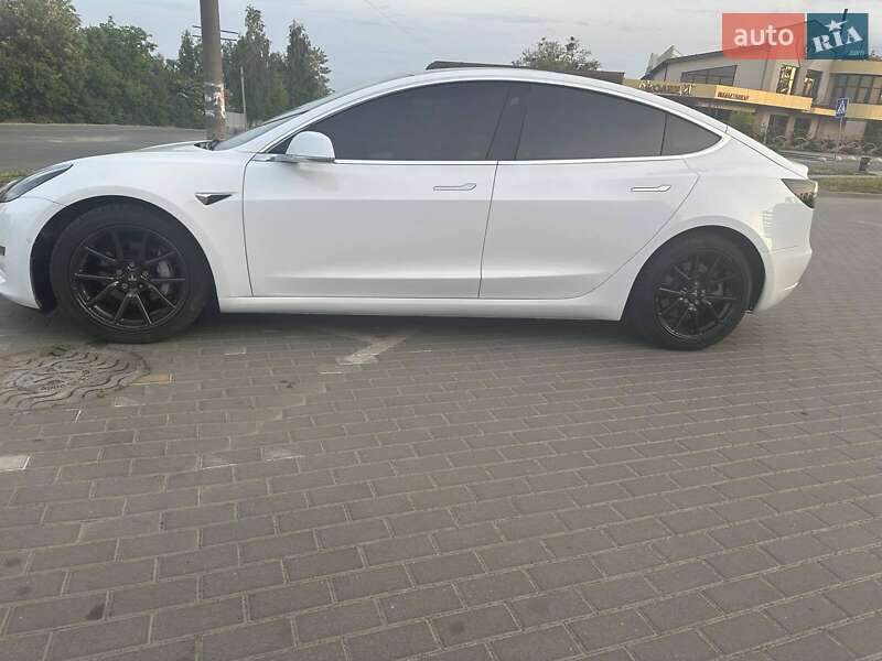 Седан Tesla Model 3 2020 в Шепетівці