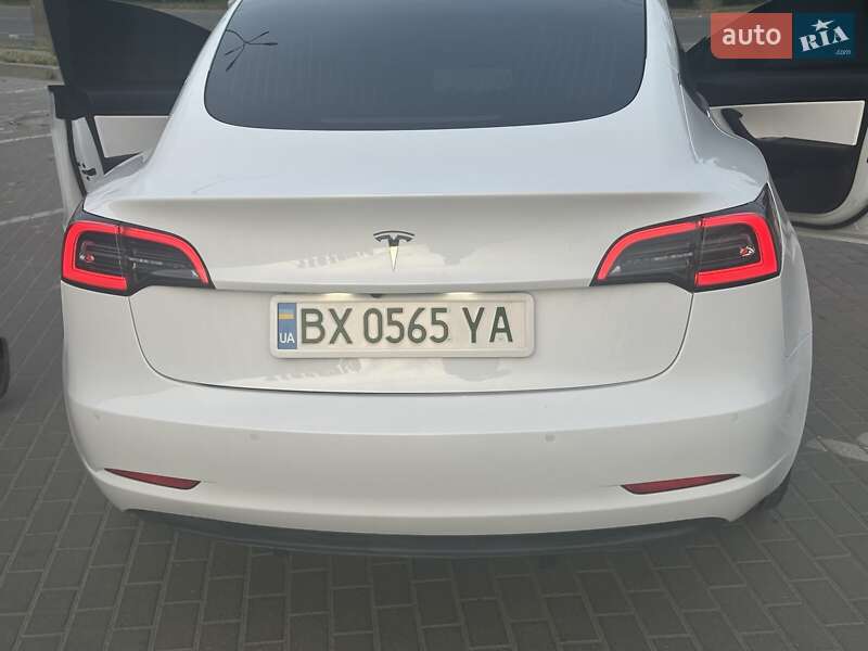 Седан Tesla Model 3 2020 в Шепетівці