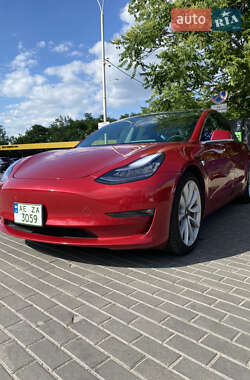 Седан Tesla Model 3 2020 в 
