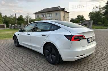 Седан Tesla Model 3 2021 в 