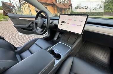 Седан Tesla Model 3 2021 в 