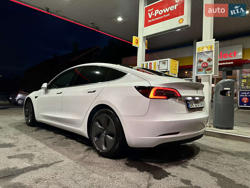 Седан Tesla Model 3 2019 в Киеве