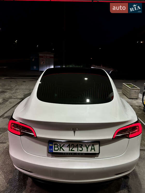 Седан Tesla Model 3 2019 в Киеве
