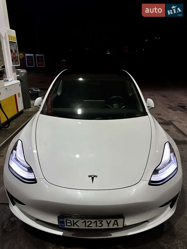 Седан Tesla Model 3 2019 в Киеве
