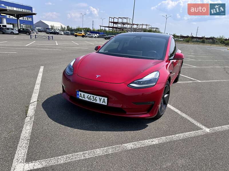 Седан Tesla Model 3 2021 в Киеве