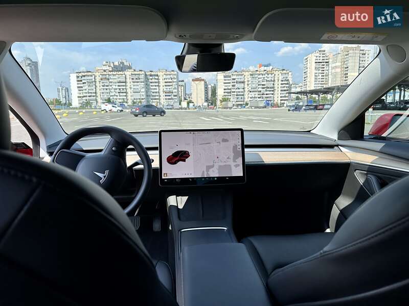 Седан Tesla Model 3 2021 в Киеве