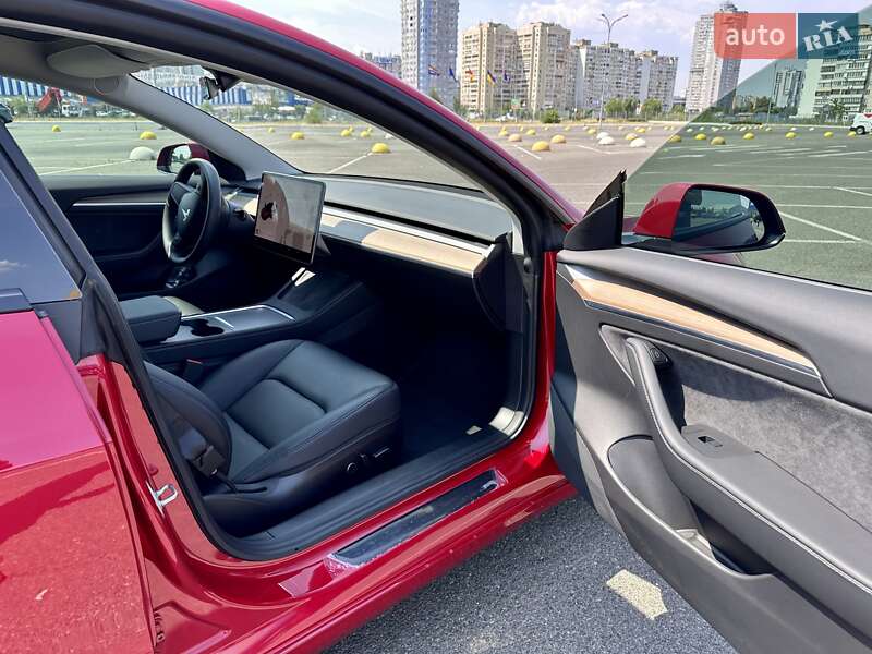 Седан Tesla Model 3 2021 в Киеве