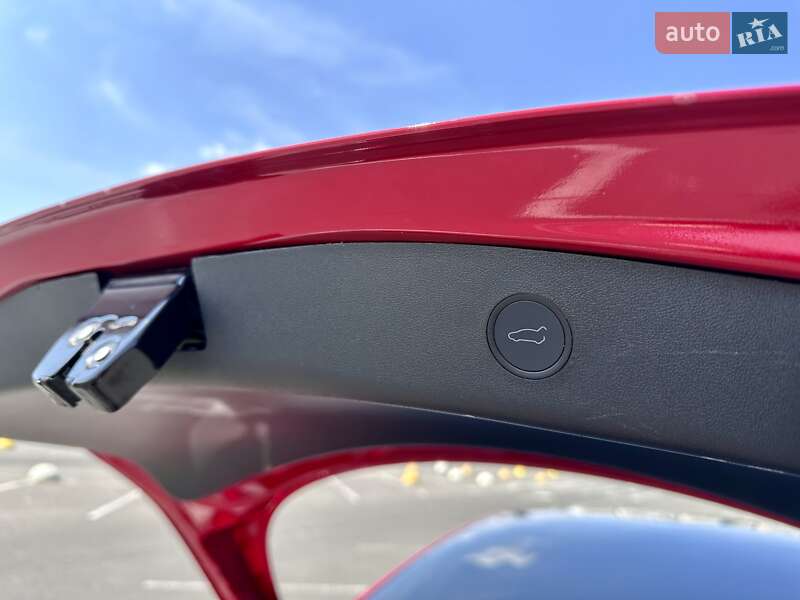 Седан Tesla Model 3 2021 в Киеве
