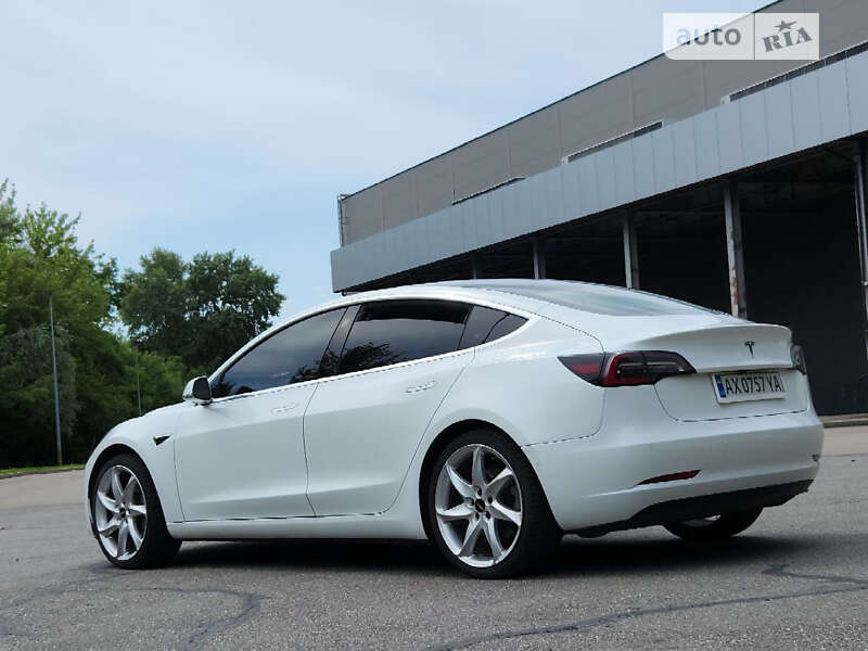 Седан Tesla Model 3 2019 в 