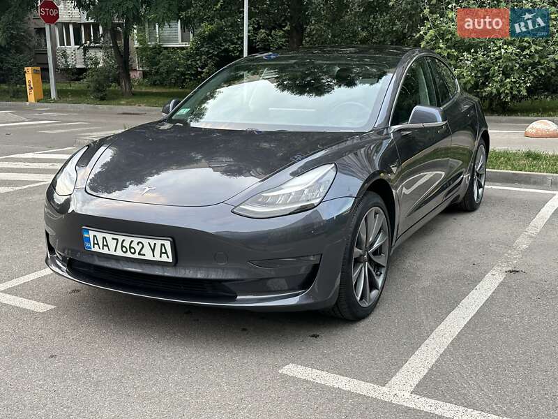 Седан Tesla Model 3 2018 в Києві