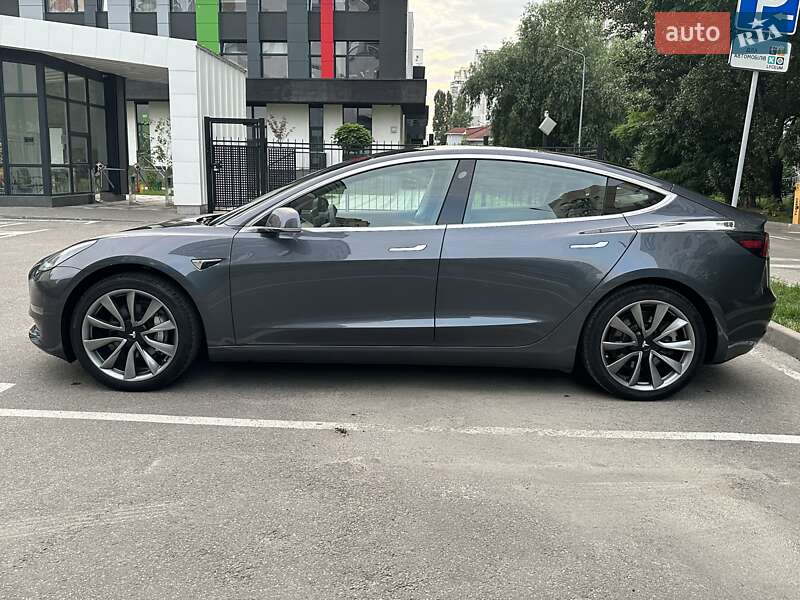 Седан Tesla Model 3 2018 в Києві