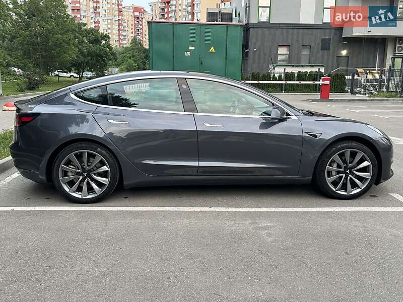 Седан Tesla Model 3 2018 в Києві