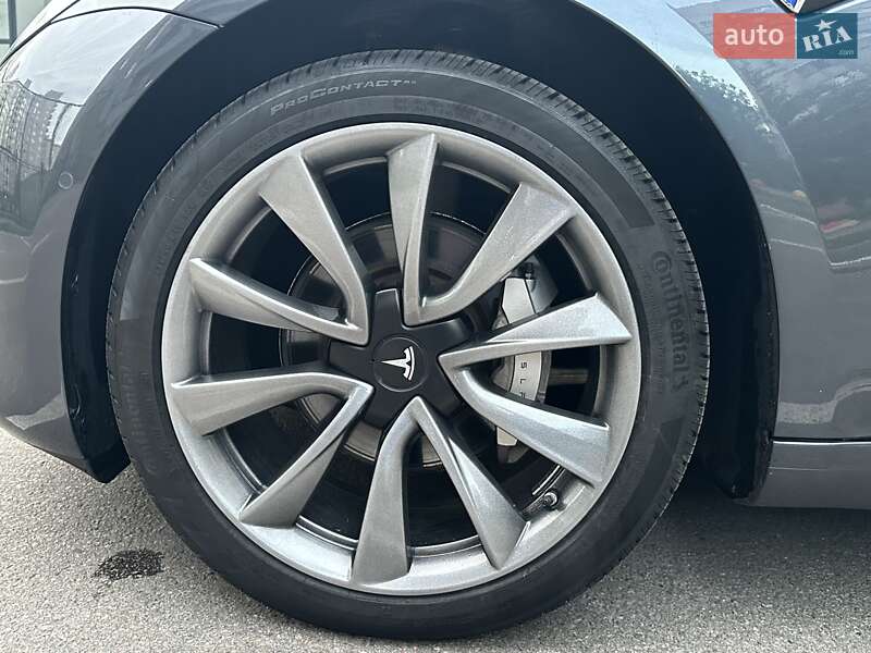 Седан Tesla Model 3 2018 в Києві