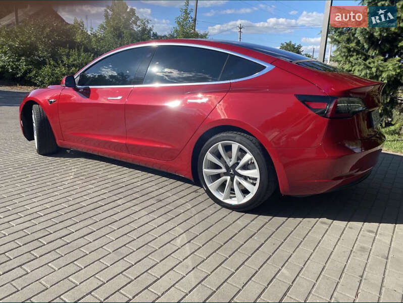 Седан Tesla Model 3 2020 в Павлограде