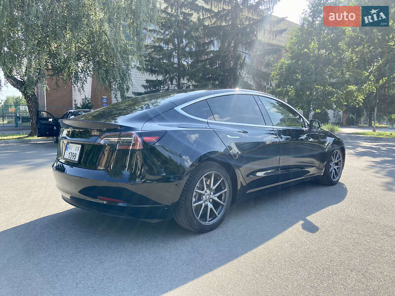 Седан Tesla Model 3 2019 в Киеве