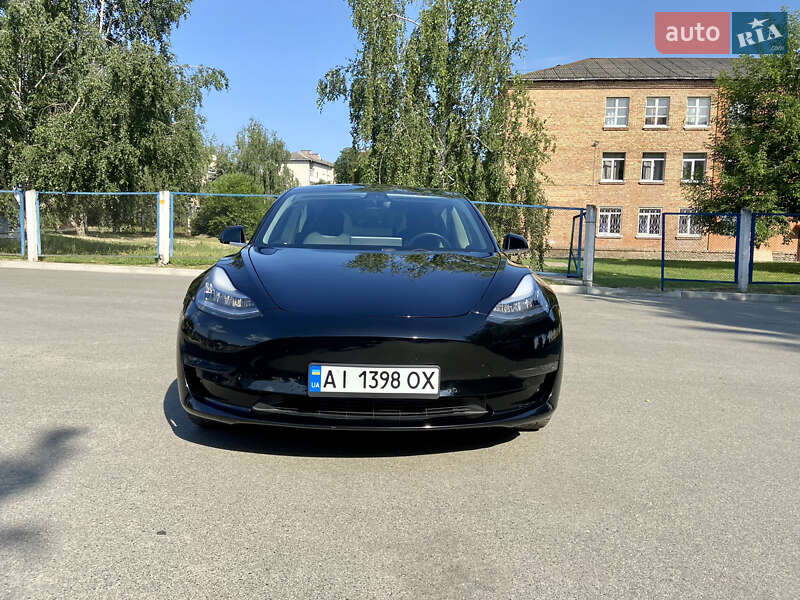 Седан Tesla Model 3 2019 в Киеве