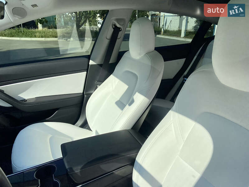 Седан Tesla Model 3 2019 в Києві