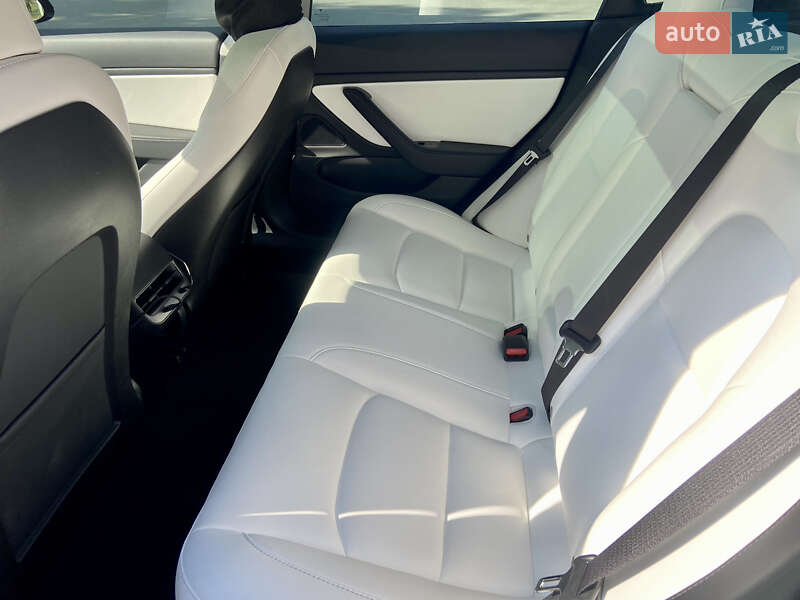 Седан Tesla Model 3 2019 в Киеве