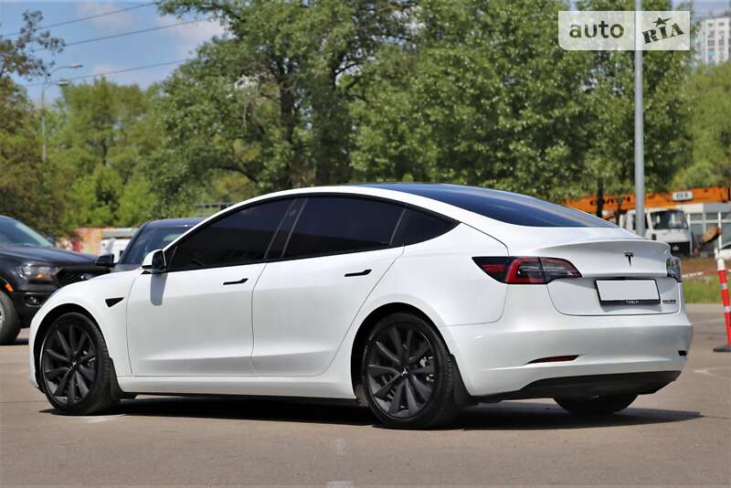 Седан Tesla Model 3 2020 в Киеве