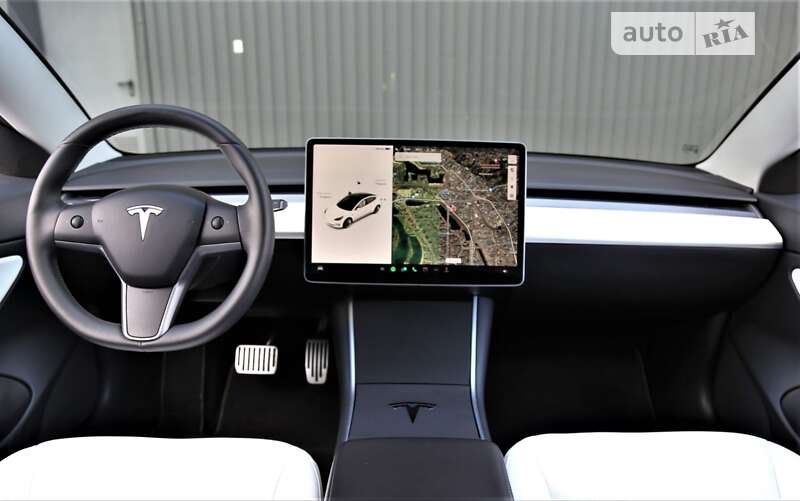 Седан Tesla Model 3 2020 в Киеве
