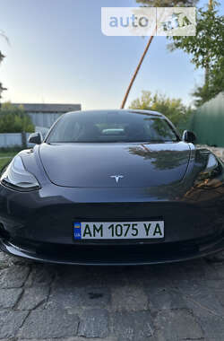 Седан Tesla Model 3 2022 в 
