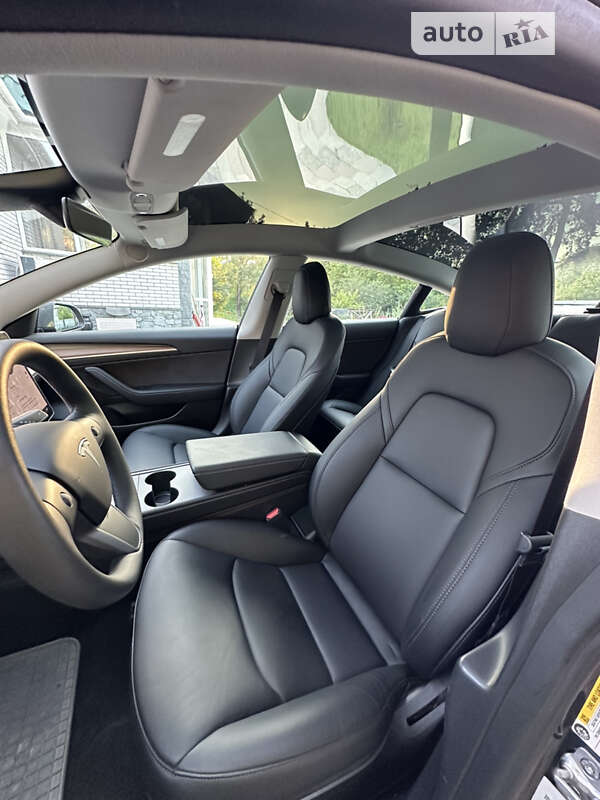 Седан Tesla Model 3 2022 в Житомире