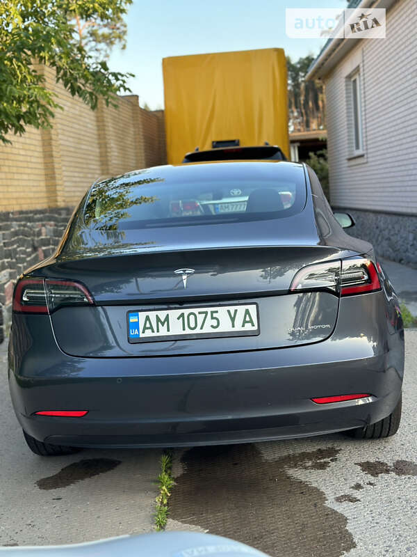Седан Tesla Model 3 2022 в Житомире