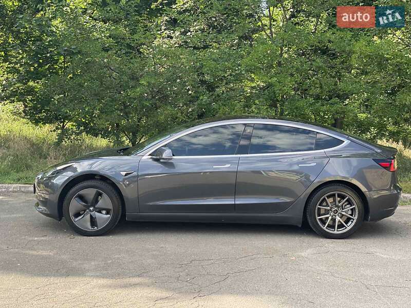 Седан Tesla Model 3 2018 в Киеве