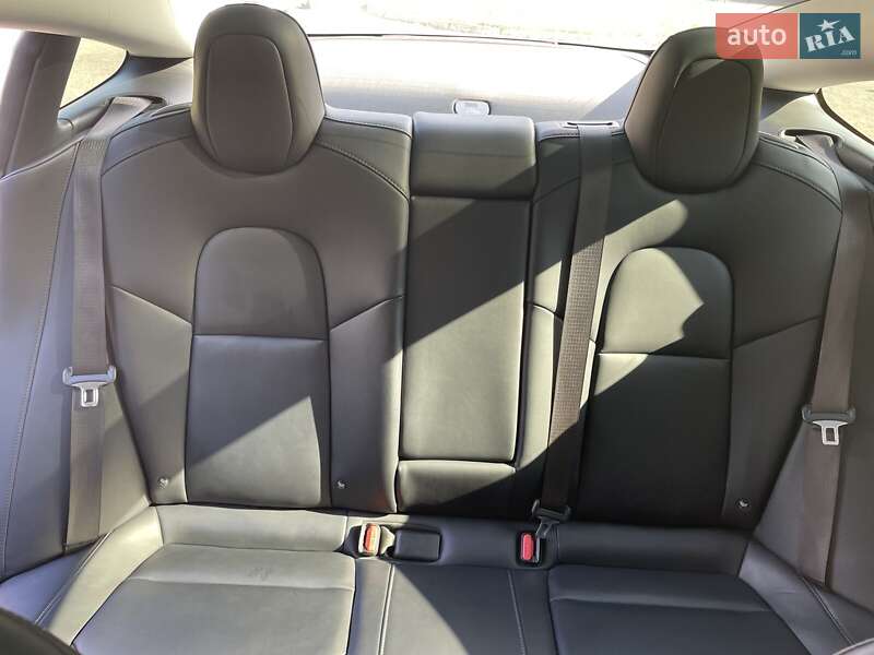 Седан Tesla Model 3 2018 в Киеве