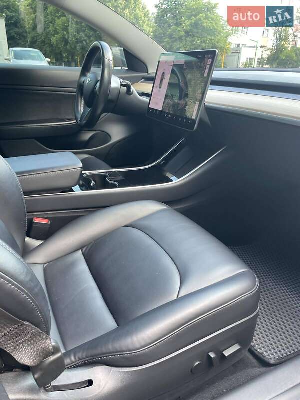 Седан Tesla Model 3 2018 в Киеве