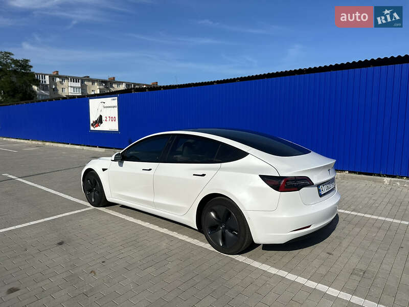 Седан Tesla Model 3 2022 в Калуше