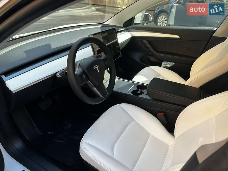 Седан Tesla Model 3 2022 в Калуше